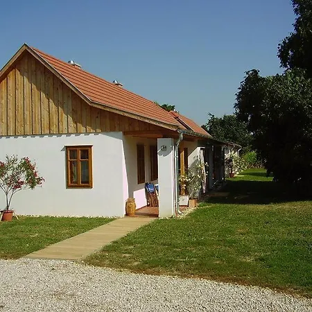 Martonvendeghaz 1 Tatil Evi